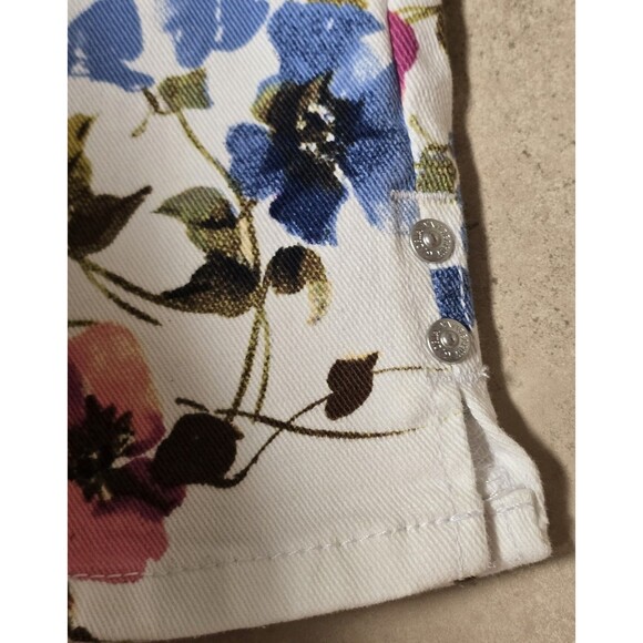 Gloria Vanderbilt Amanda Capri Jeans Women’s 12 White Multi-Color Floral - Picture 9 of 9